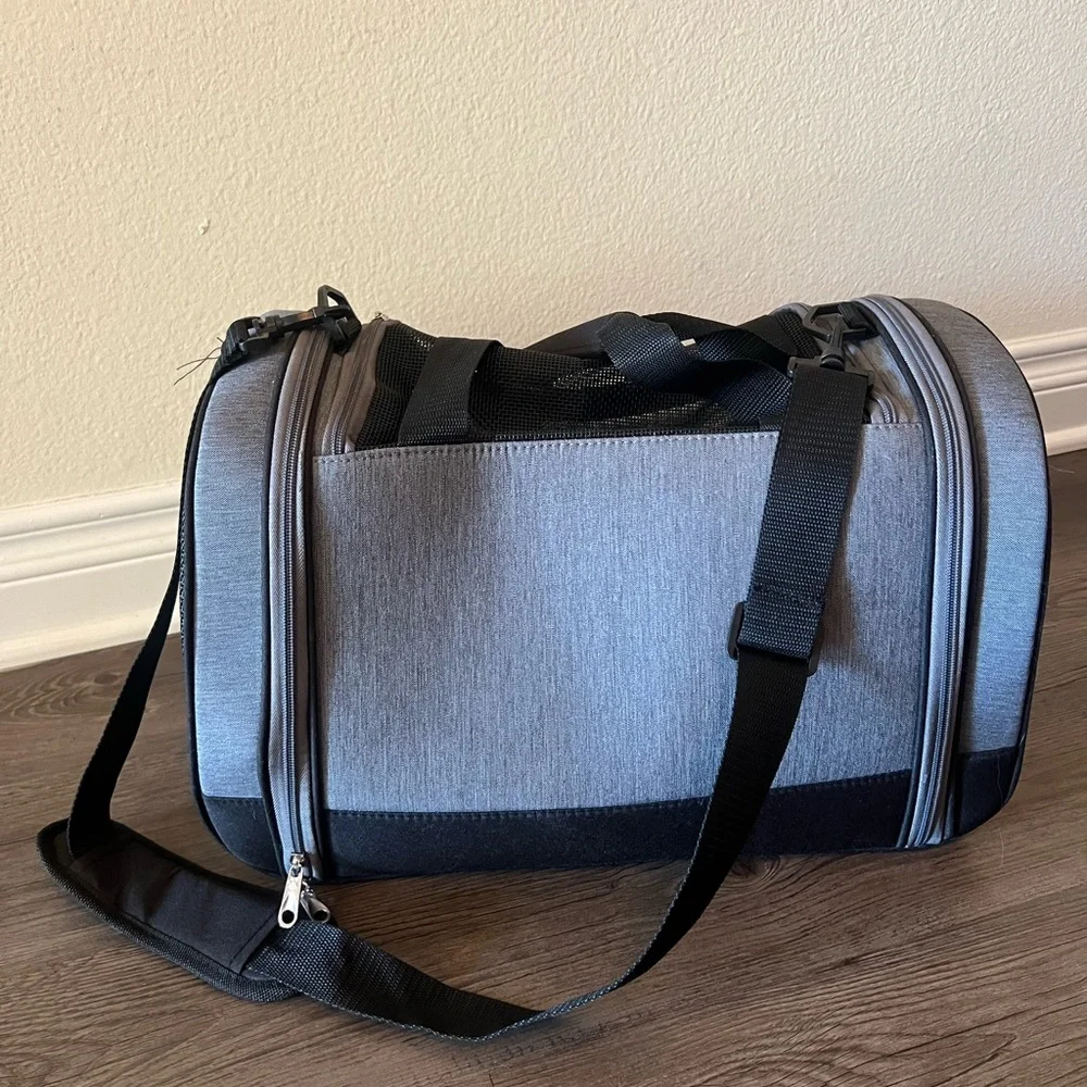 Nautica small pet carrier NEW